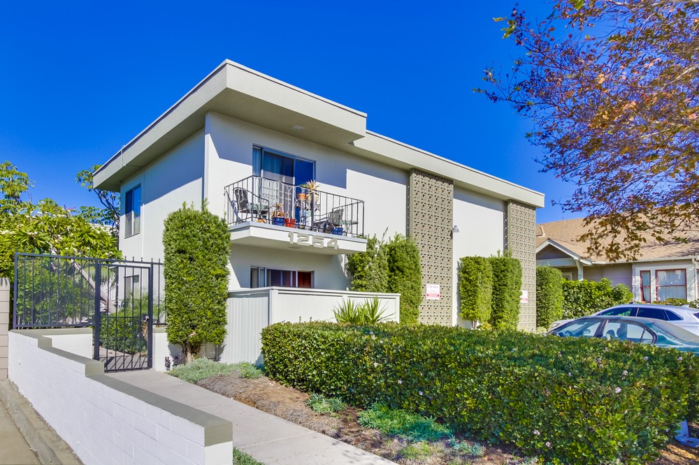 Virtual tour photo 1 of 16 for 1254 Robinson Ave #2