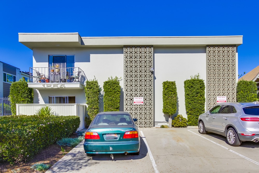 Virtual tour photo 3 of 16 for 1254 Robinson Ave #2
