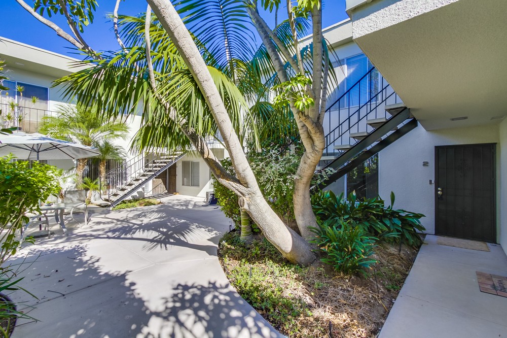 Virtual tour photo 4 of 16 for 1254 Robinson Ave #2