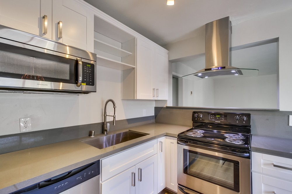 Virtual tour photo 10 of 16 for 1254 Robinson Ave #2