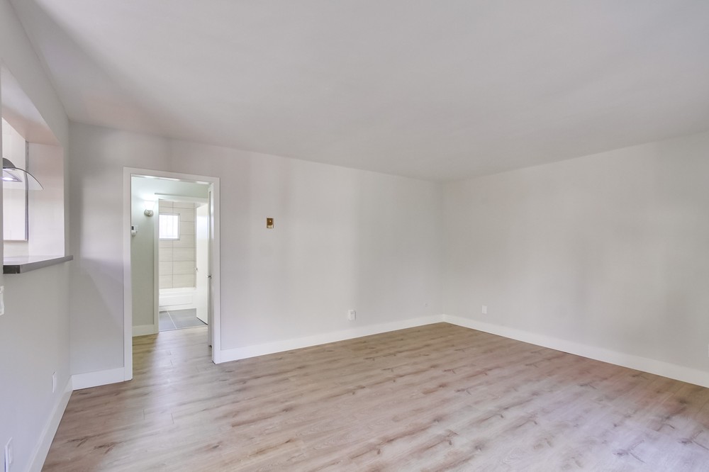 Virtual tour photo 11 of 16 for 1254 Robinson Ave #2