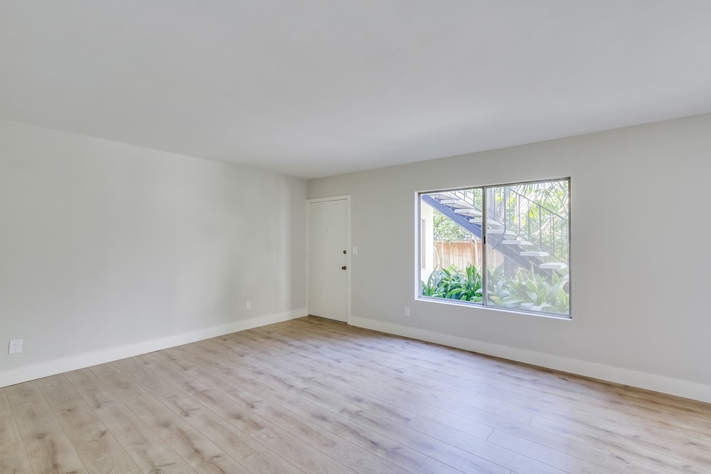 Virtual tour photo 12 of 16 for 1254 Robinson Ave #2