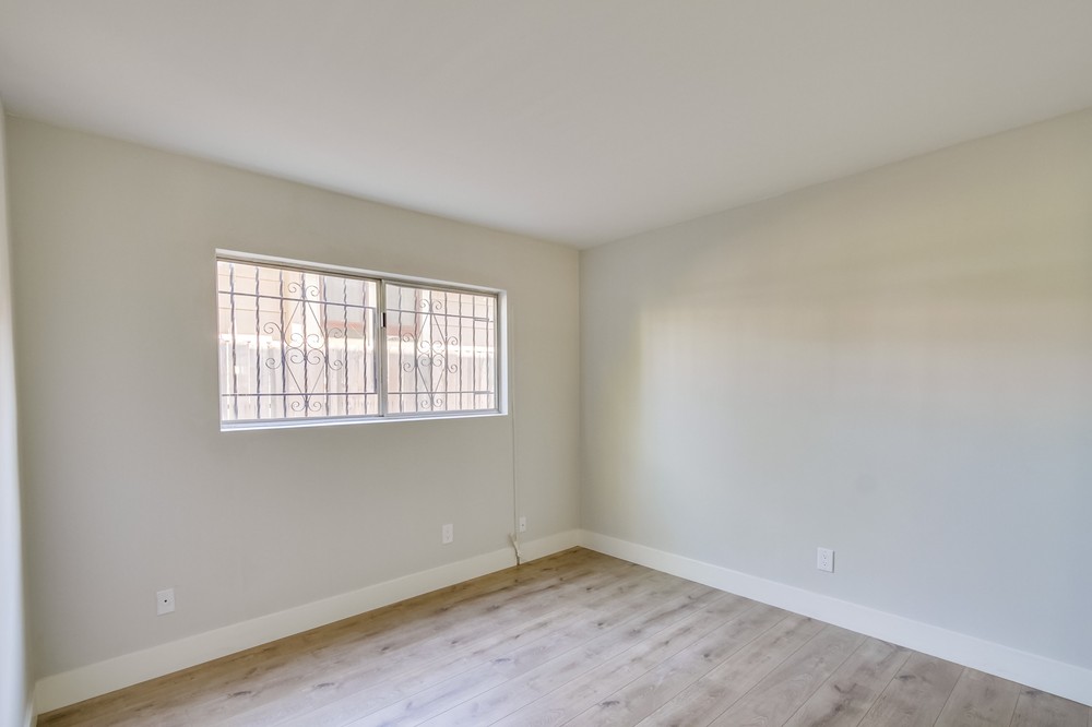 Virtual tour photo 13 of 16 for 1254 Robinson Ave #2