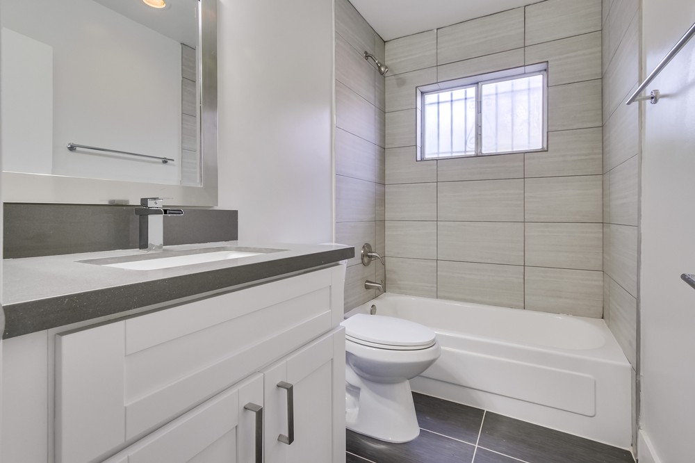 Virtual tour photo 17 of 16 for 1254 Robinson Ave #2