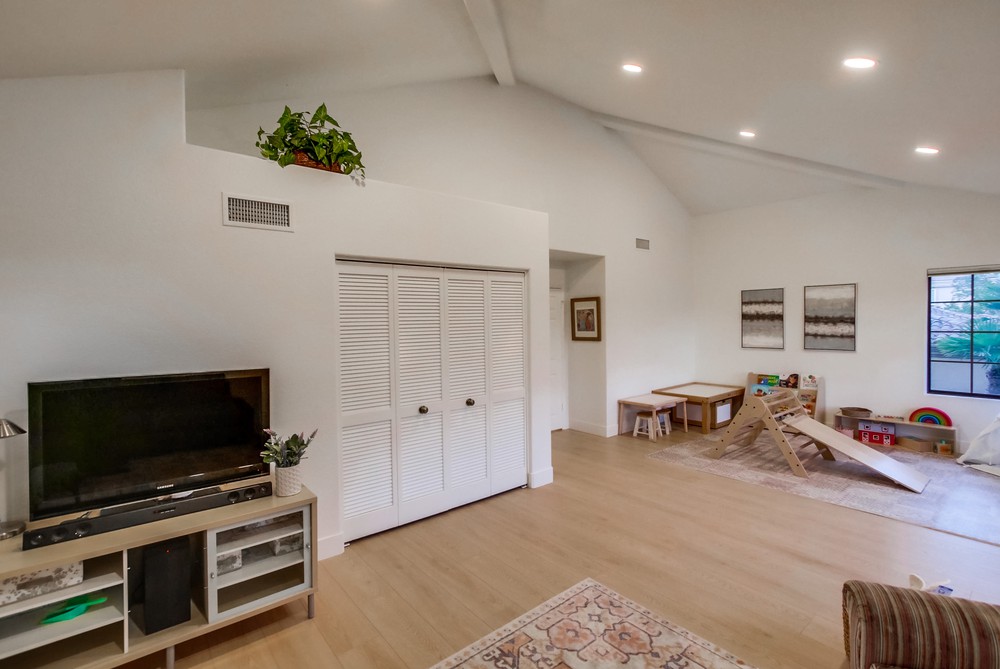 Virtual tour photo 68 of 98 for 12550 Fairbrook Rd
