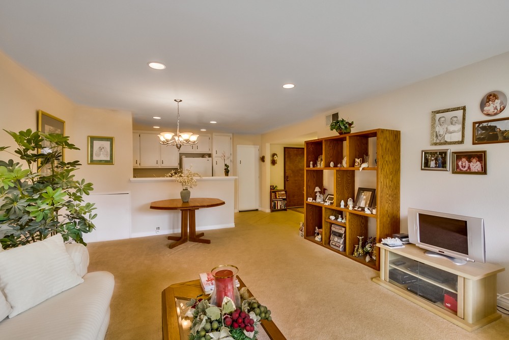 Virtual tour photo 5 of 20 for 12555 Oaks N Dr #102