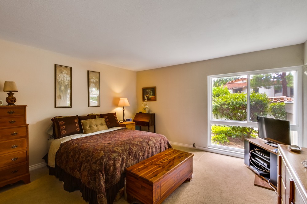 Virtual tour photo 10 of 20 for 12555 Oaks N Dr #102