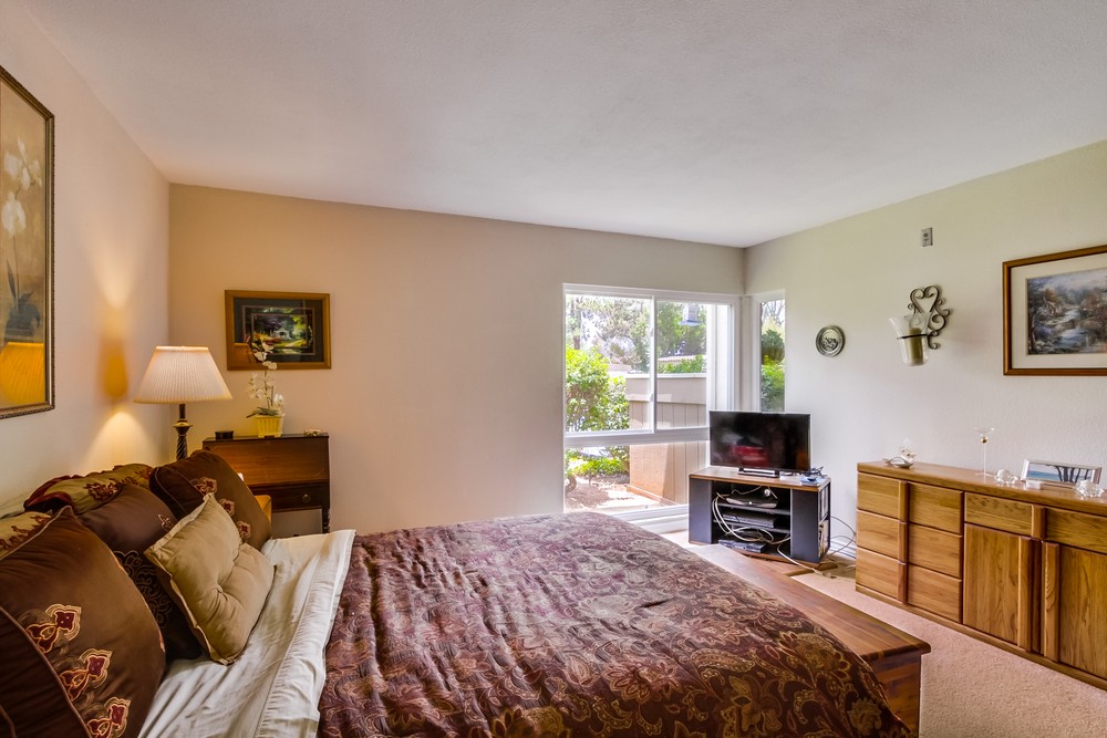 Virtual tour photo 11 of 20 for 12555 Oaks N Dr #102