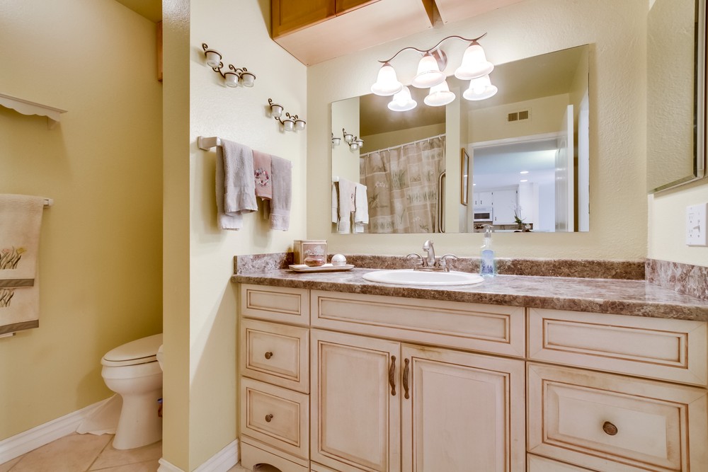 Virtual tour photo 14 of 20 for 12555 Oaks N Dr #102