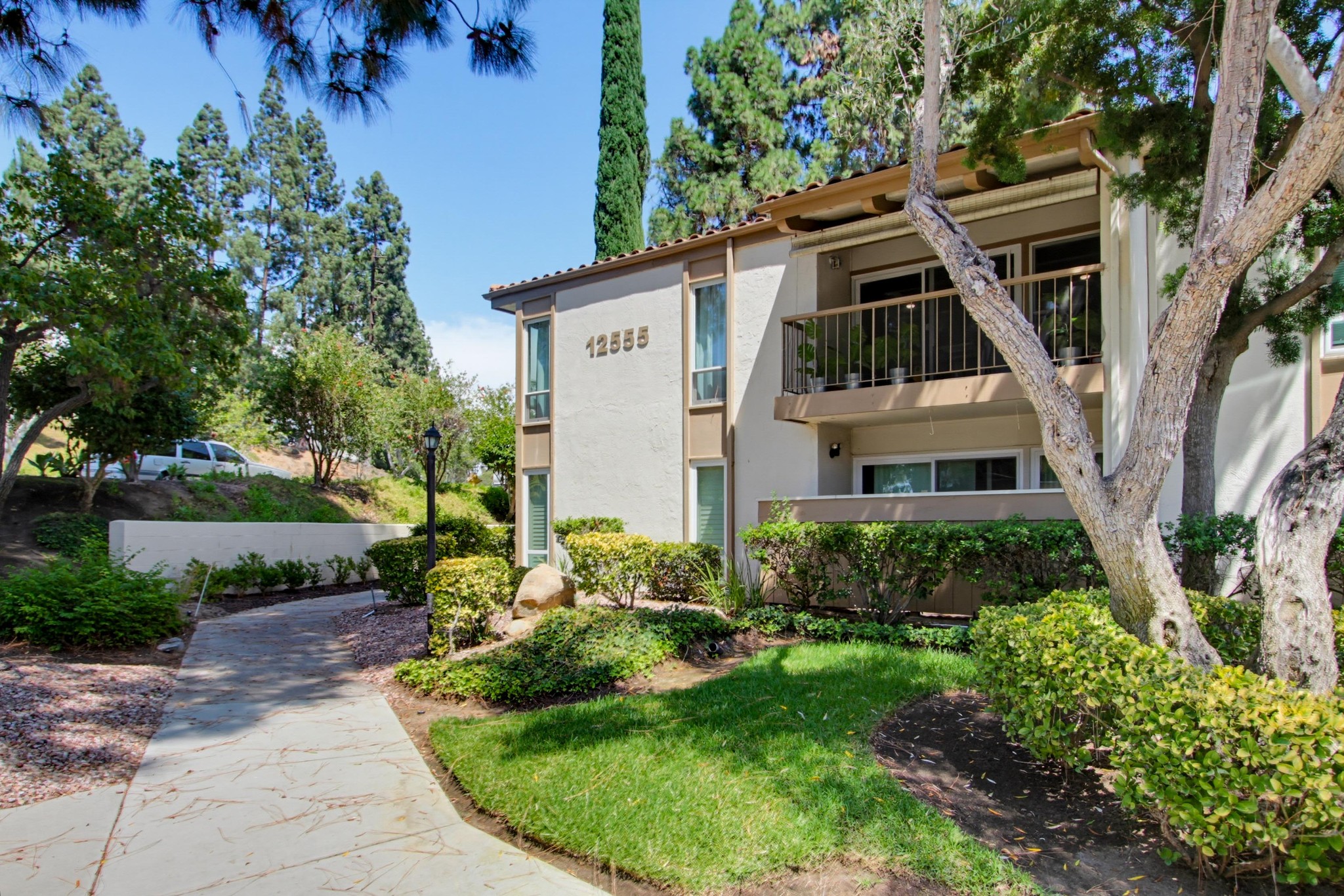 Virtual tour photo 1 of 60 for 12555 Oaks N Dr
