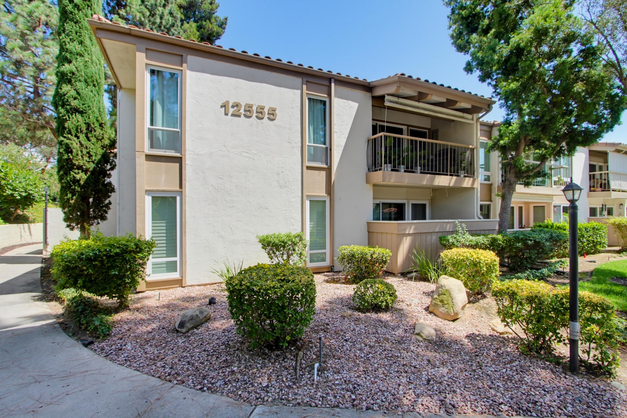 Virtual tour photo 3 of 60 for 12555 Oaks N Dr