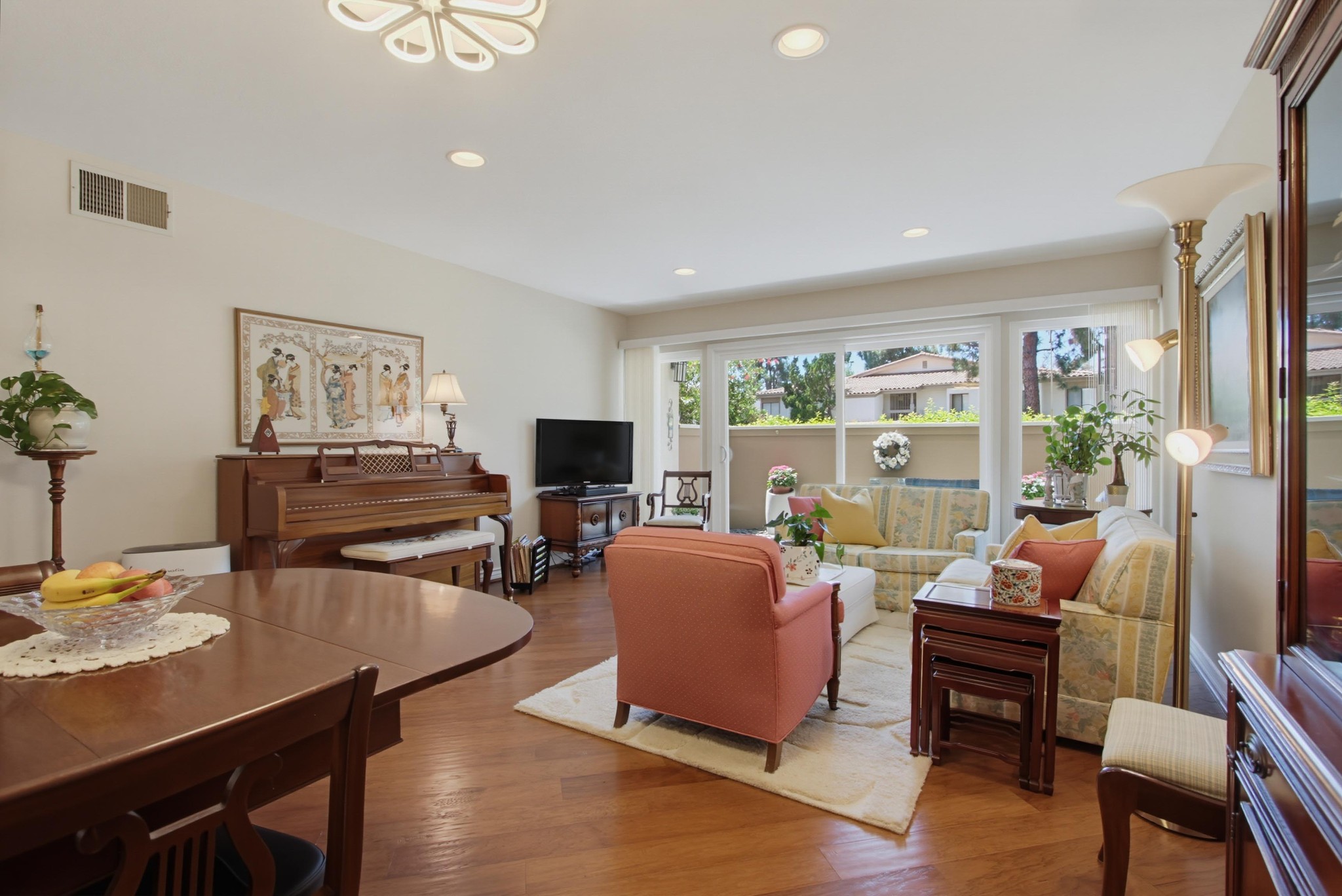 Virtual tour photo 6 of 60 for 12555 Oaks N Dr