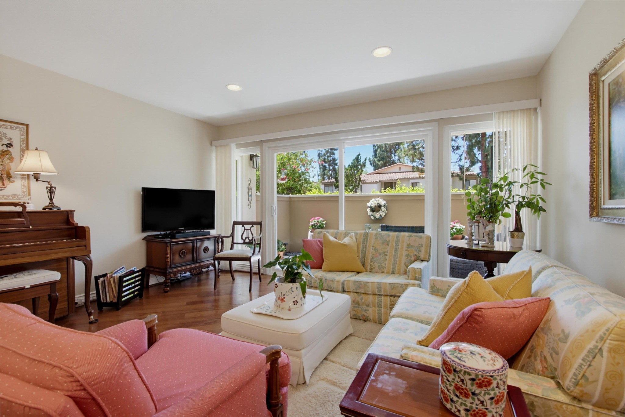 Virtual tour photo 7 of 60 for 12555 Oaks N Dr