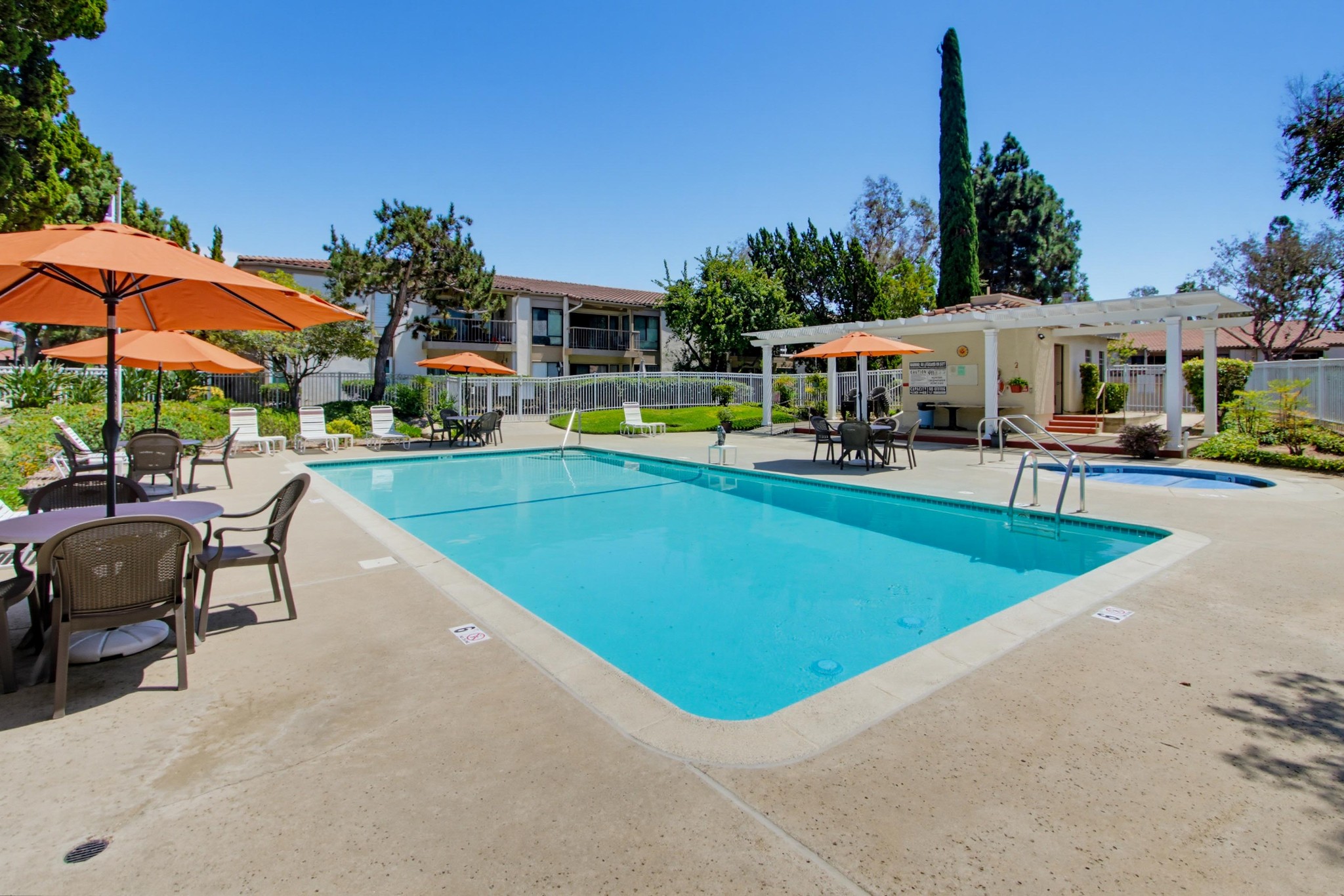 Virtual tour photo 31 of 60 for 12555 Oaks N Dr