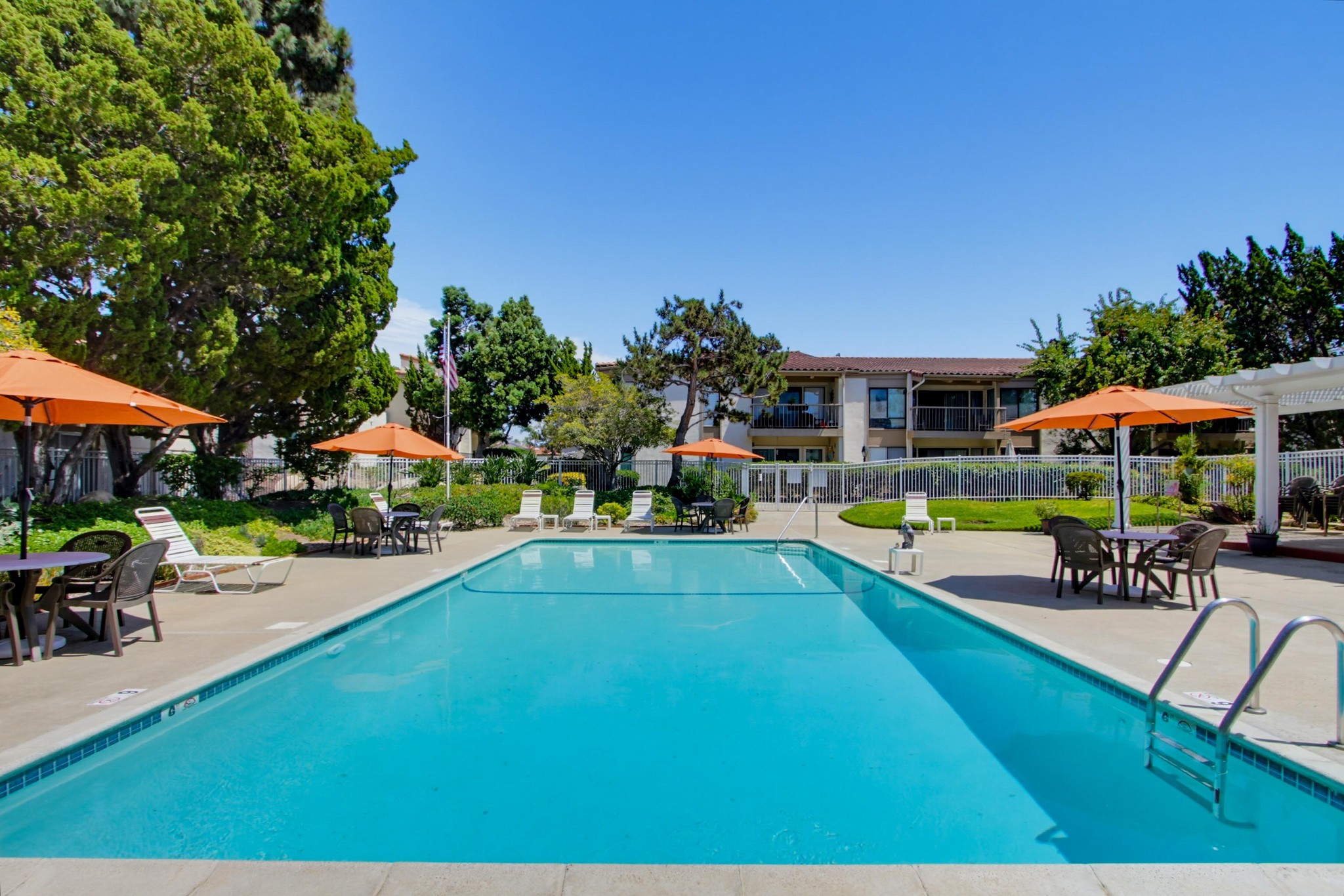 Virtual tour photo 32 of 60 for 12555 Oaks N Dr