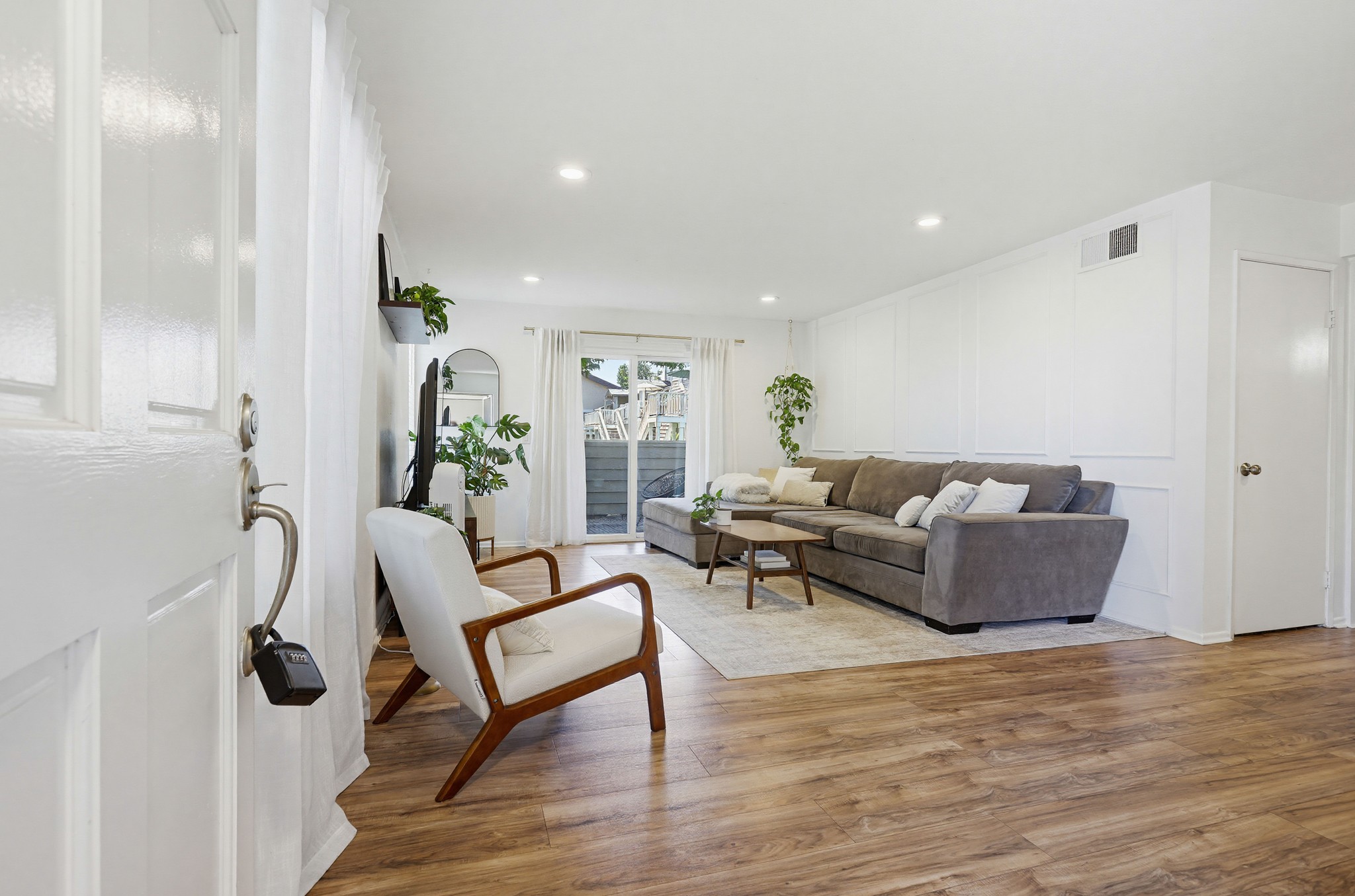 Virtual tour photo 5 of 66 for 12561 Edgemont Ln Apt 12