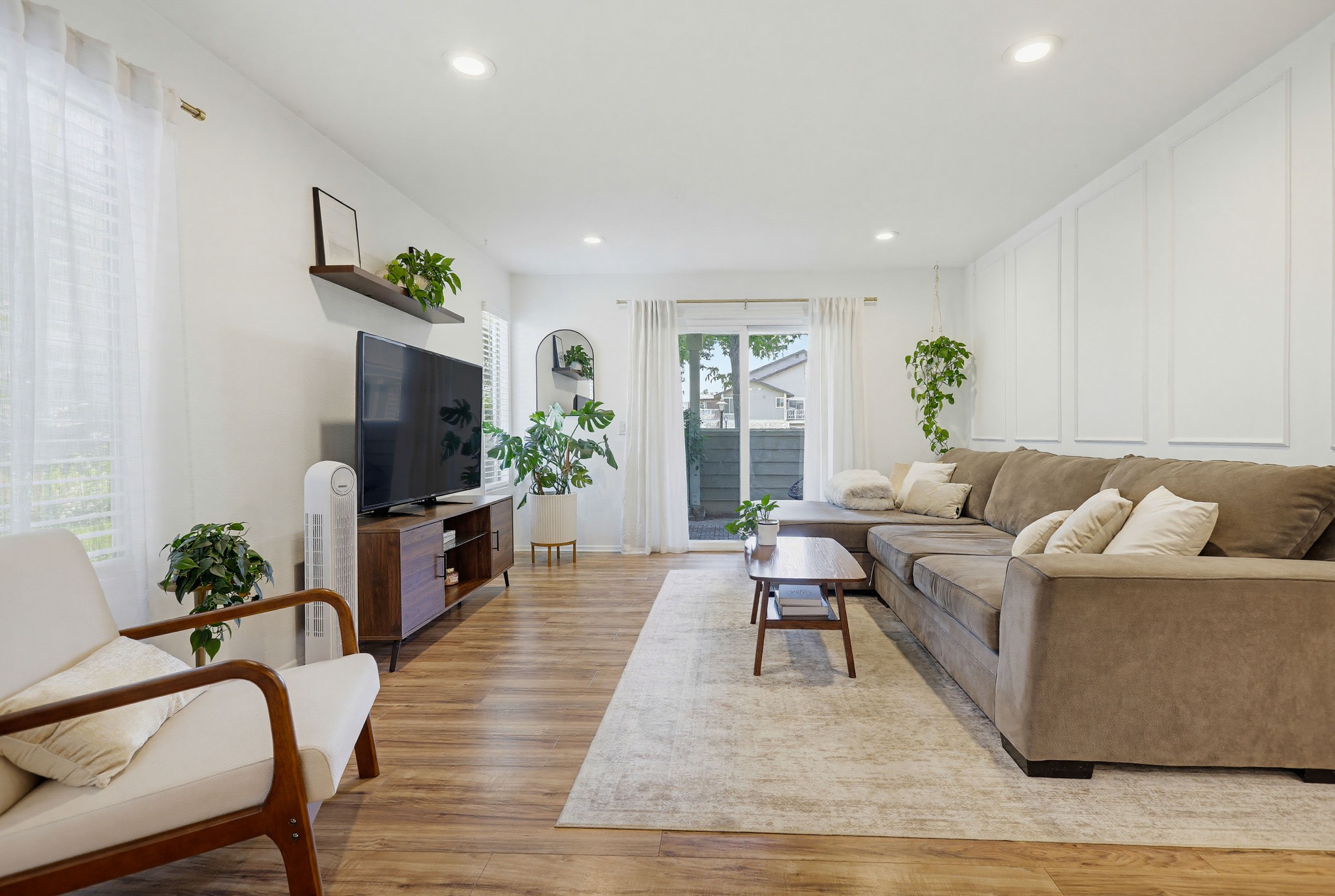 Virtual tour photo 7 of 66 for 12561 Edgemont Ln Apt 12
