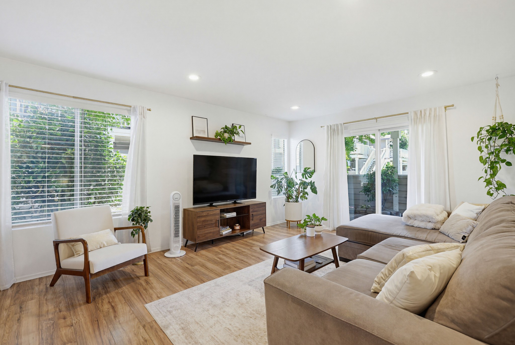 Virtual tour photo 9 of 66 for 12561 Edgemont Ln Apt 12