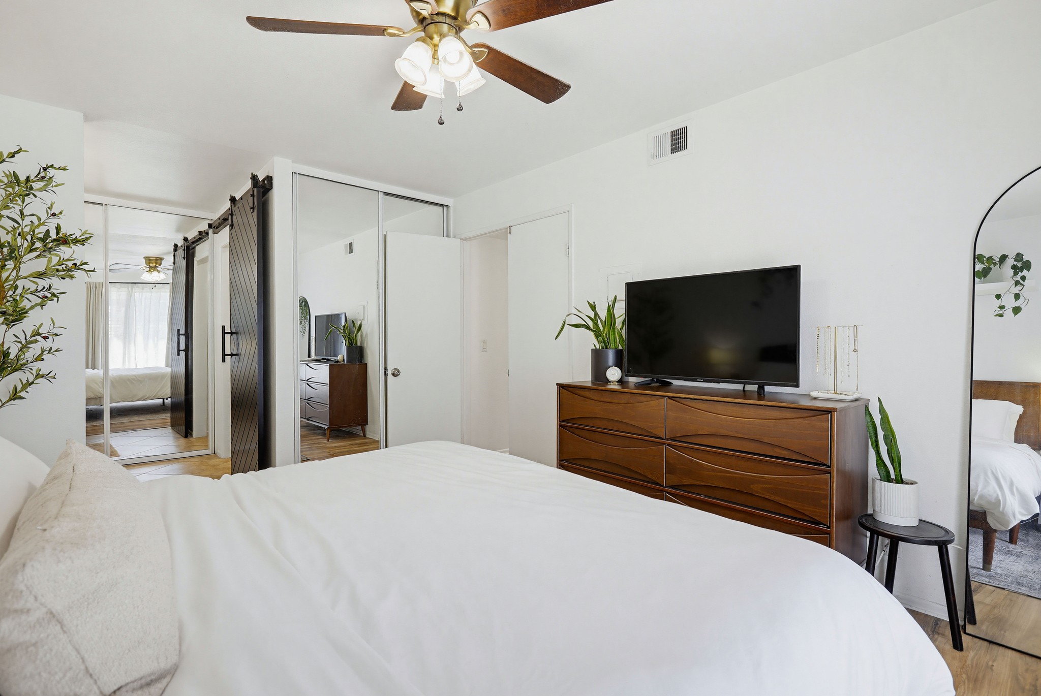 Virtual tour photo 31 of 66 for 12561 Edgemont Ln Apt 12