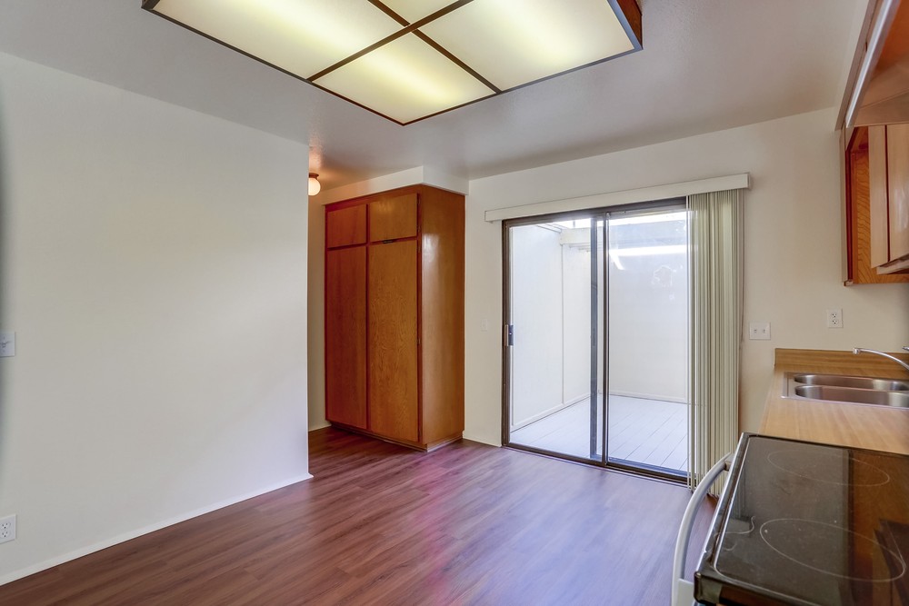 Virtual tour photo 11 of 30 for 1262 River Glen Row UNIT 17