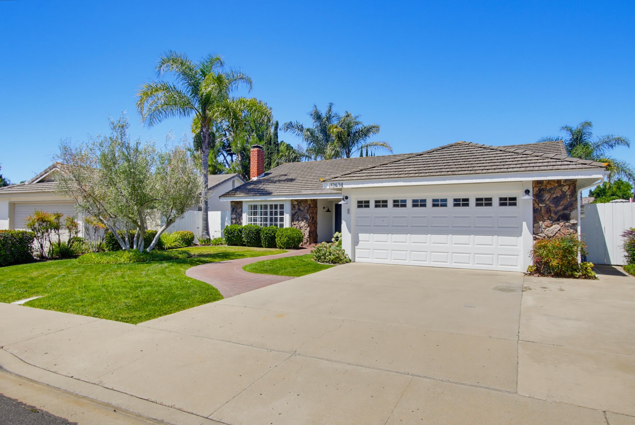 Virtual tour photo 4 of 44 for 12634 Birchbrook Ct