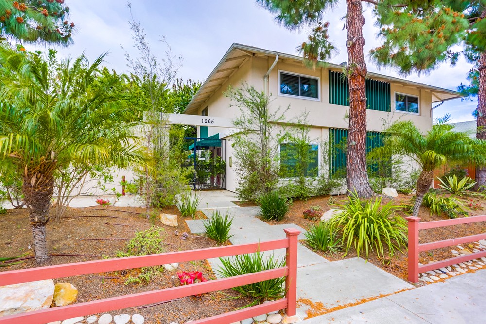 Virtual tour photo 1 of 44 for 1266 Essex St