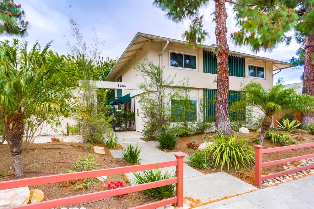 Virtual tour photo 3 of 44 for 1266 Essex St