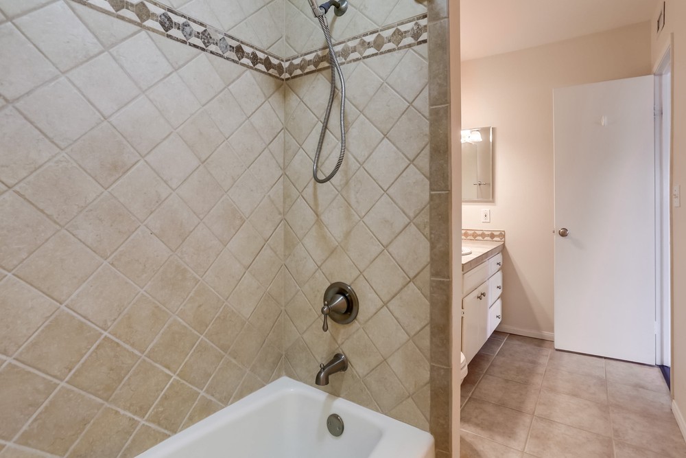 Virtual tour photo 25 of 44 for 1266 Essex St