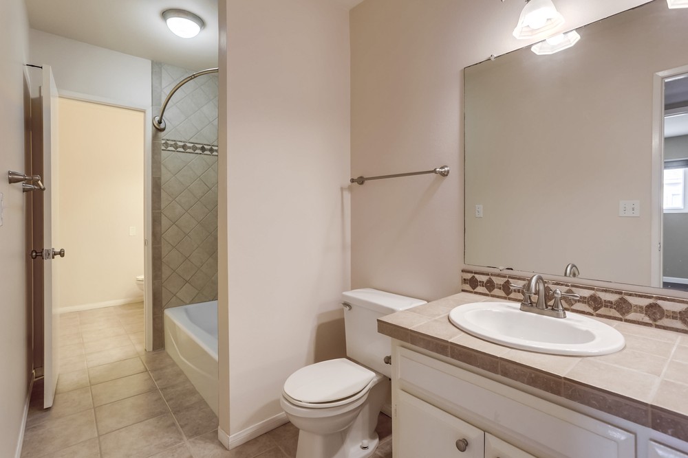 Virtual tour photo 27 of 44 for 1266 Essex St