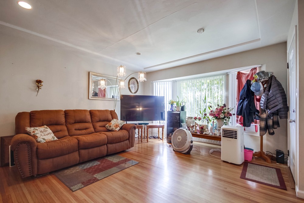 Virtual tour photo 12 of 41 for 127 Los Alamos Dr