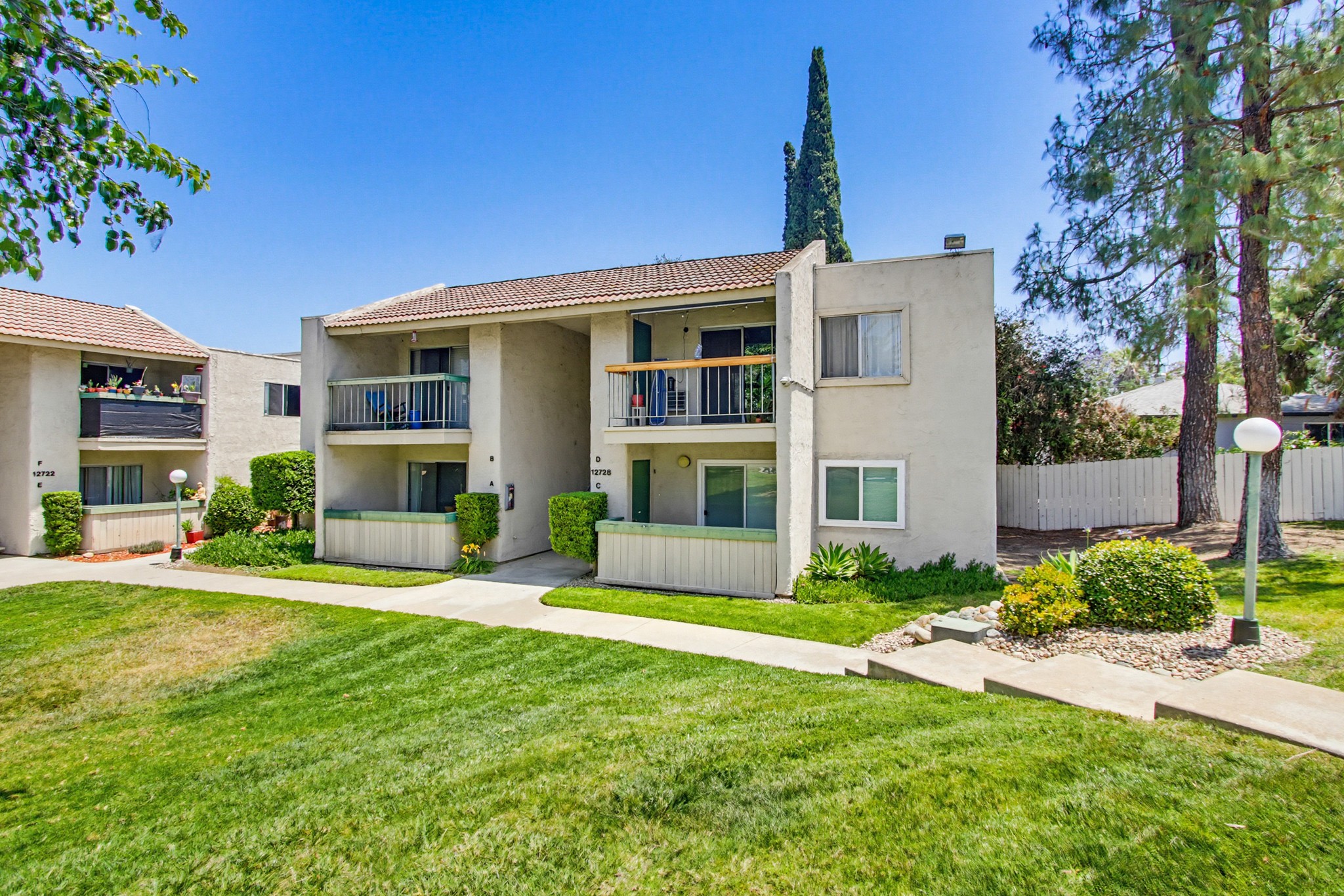 Virtual tour photo 4 of 76 for 12728 Lakeshore Dr