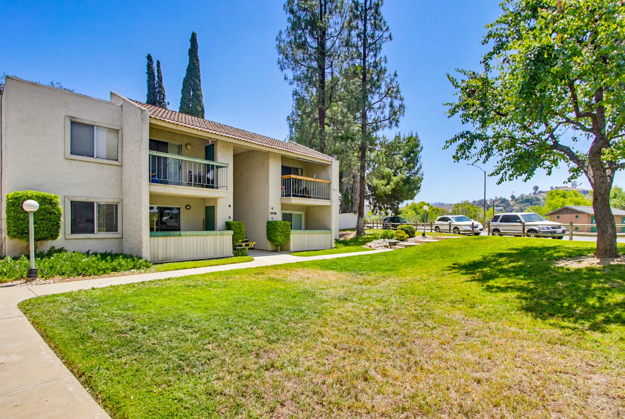Virtual tour photo 5 of 76 for 12728 Lakeshore Dr