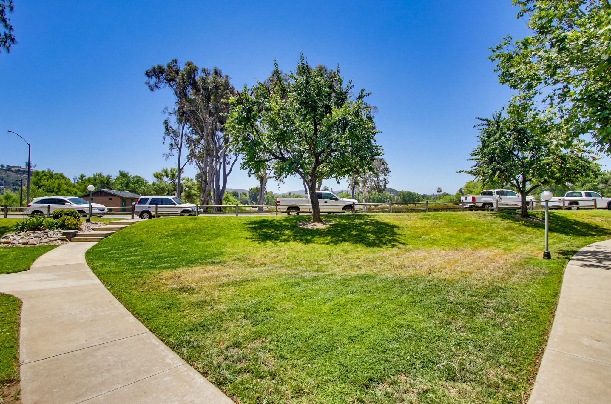 Virtual tour photo 6 of 76 for 12728 Lakeshore Dr