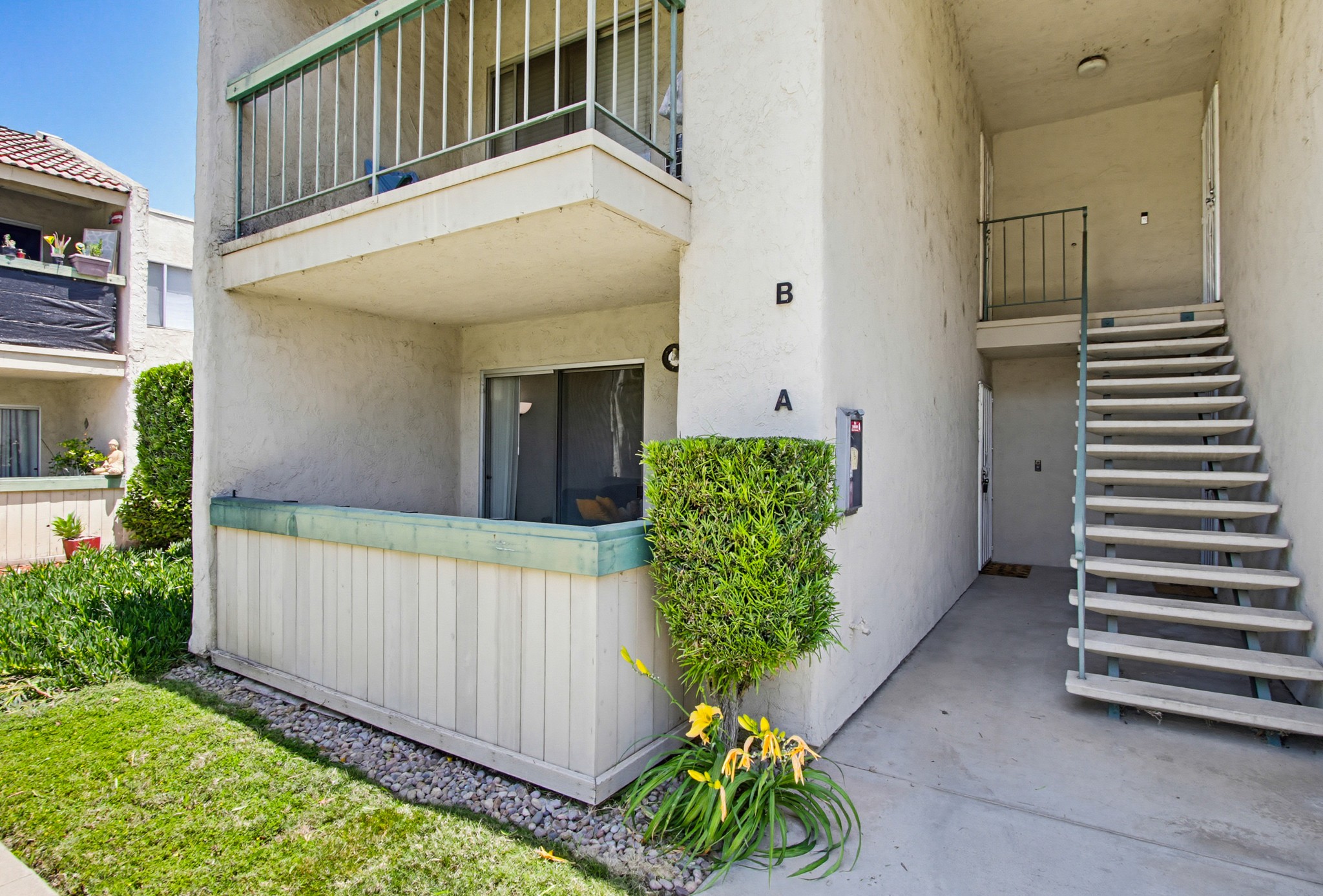 Virtual tour photo 7 of 76 for 12728 Lakeshore Dr