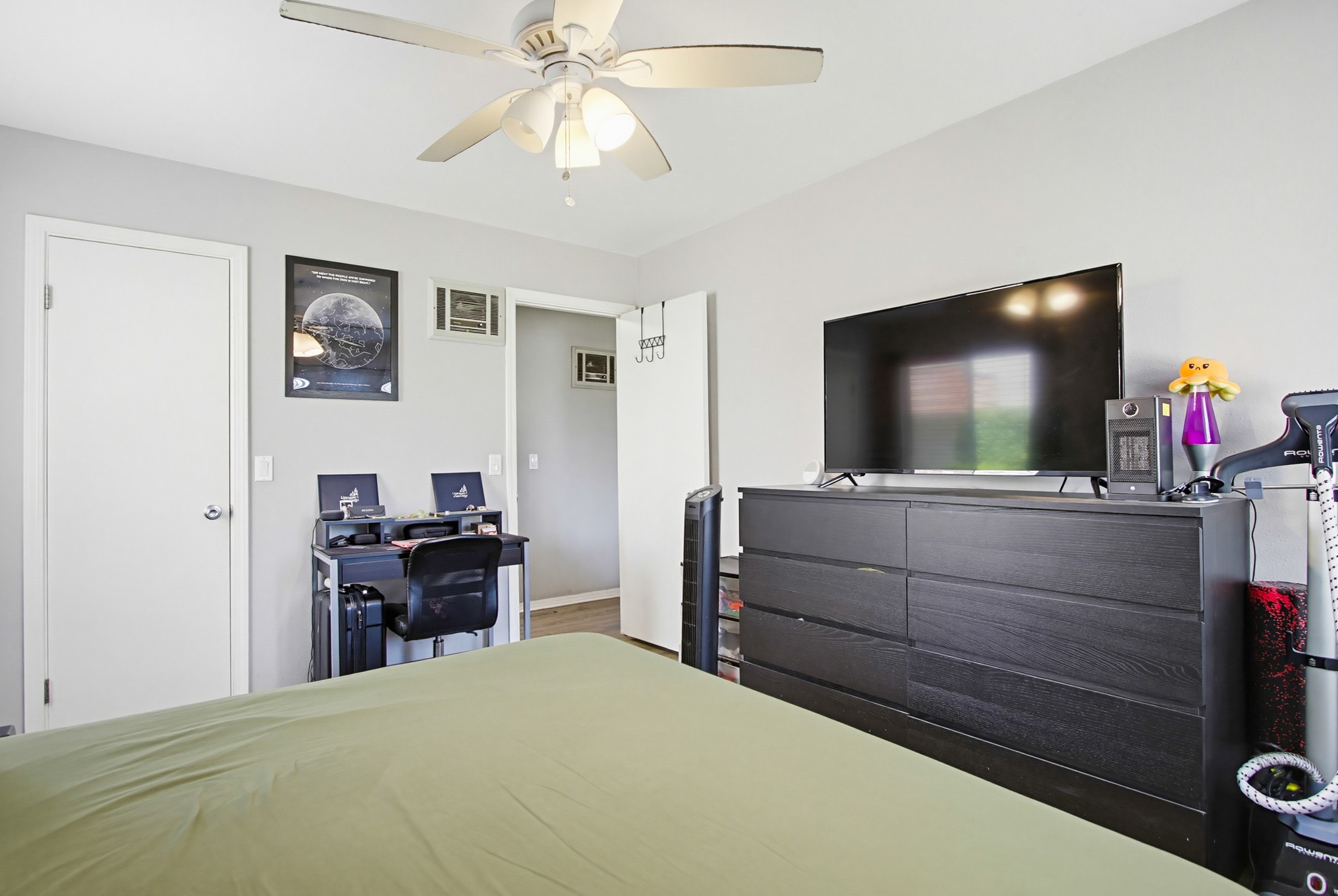 Virtual tour photo 22 of 76 for 12728 Lakeshore Dr