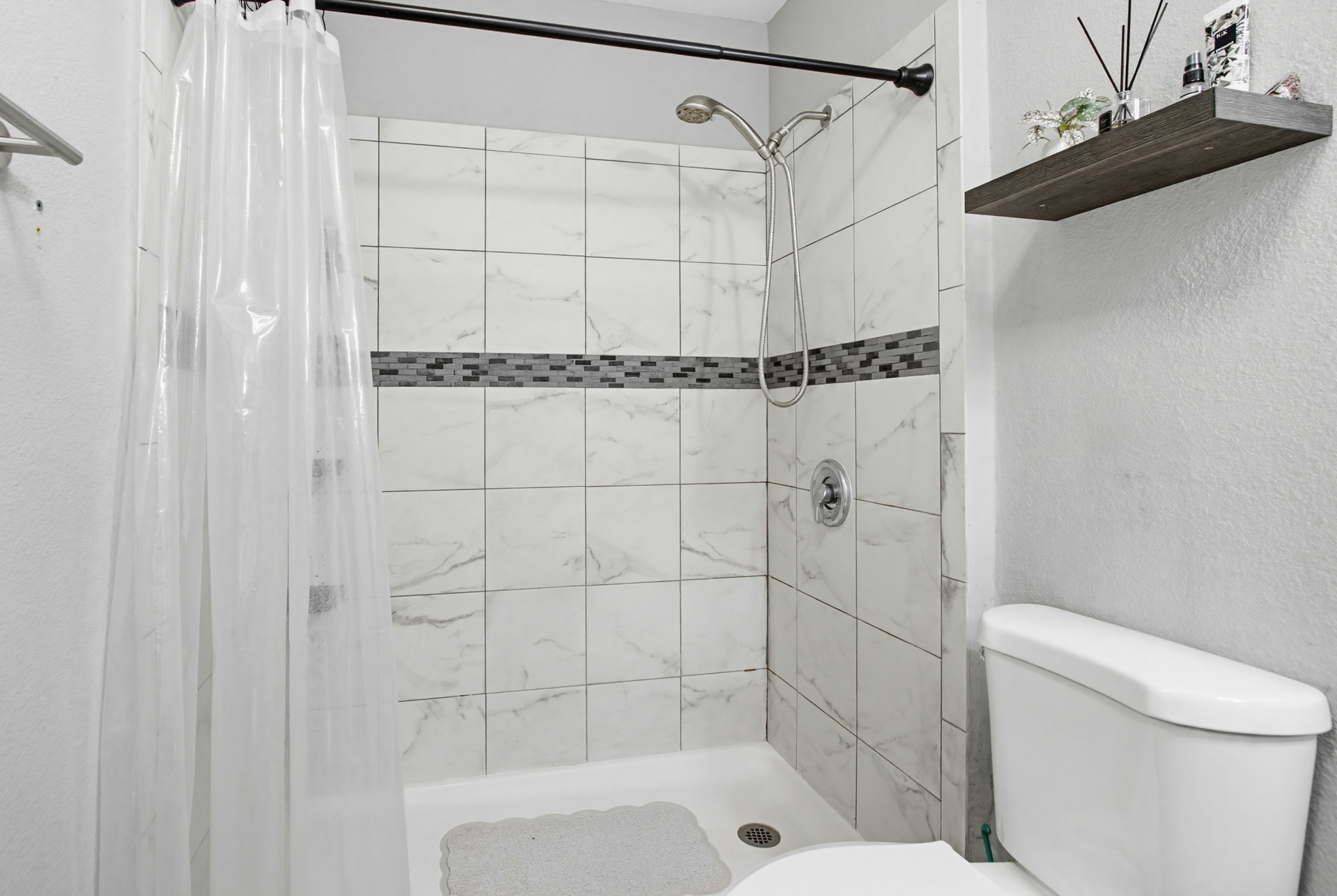 Virtual tour photo 24 of 76 for 12728 Lakeshore Dr