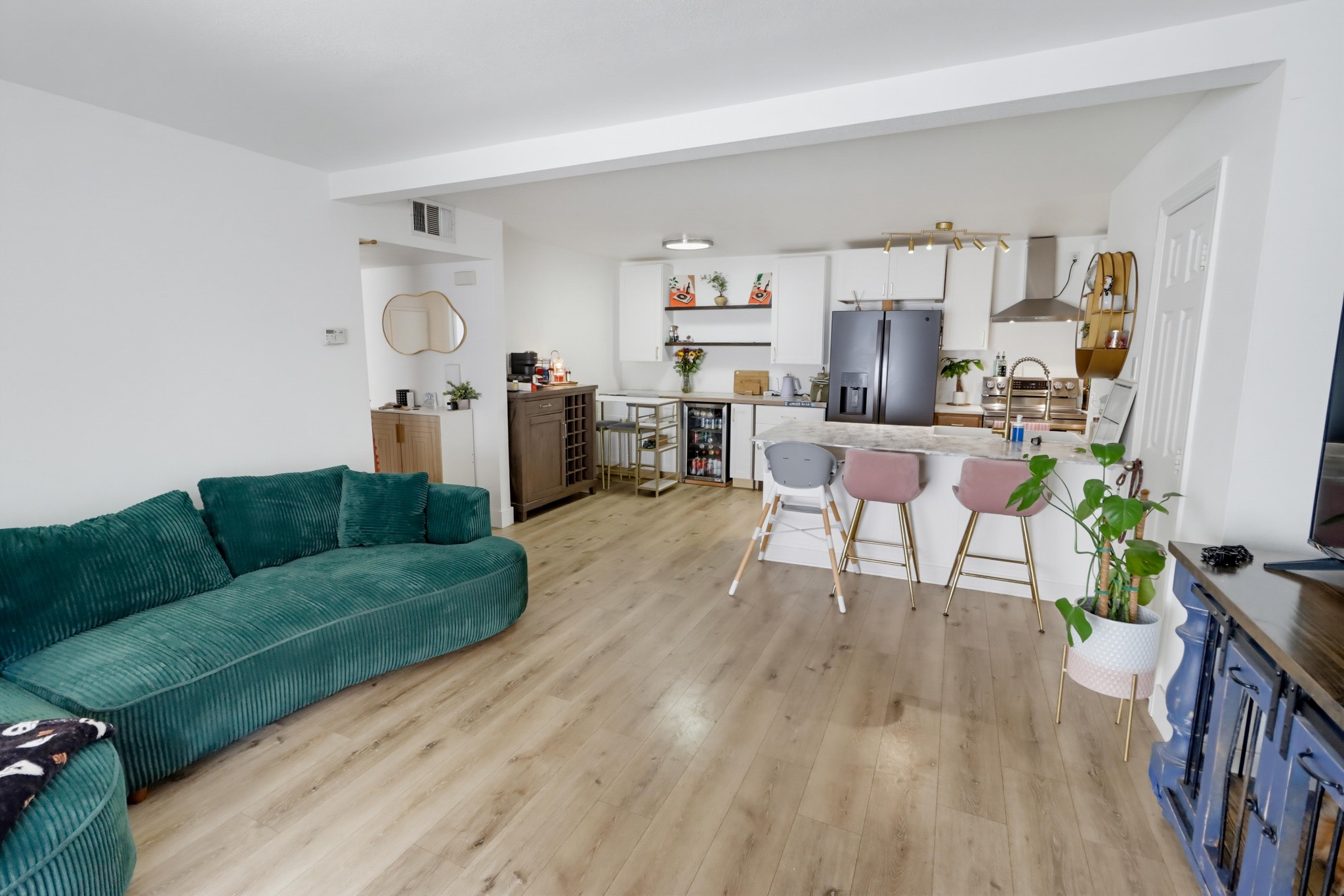 Virtual tour photo 7 of 37 for 12730 Laurel St Unit 301