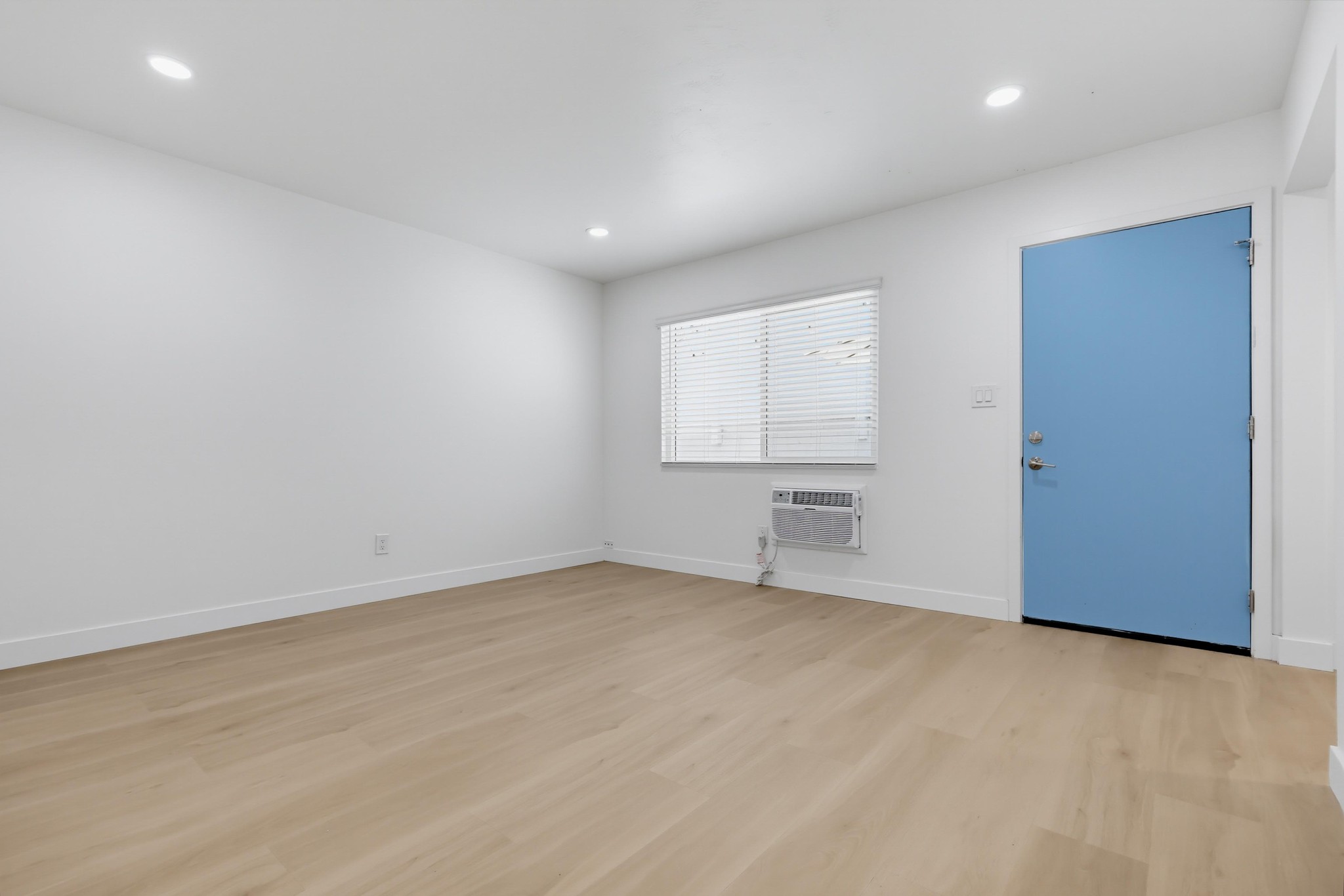 Virtual tour photo 12 of 47 for 1274 Essex St