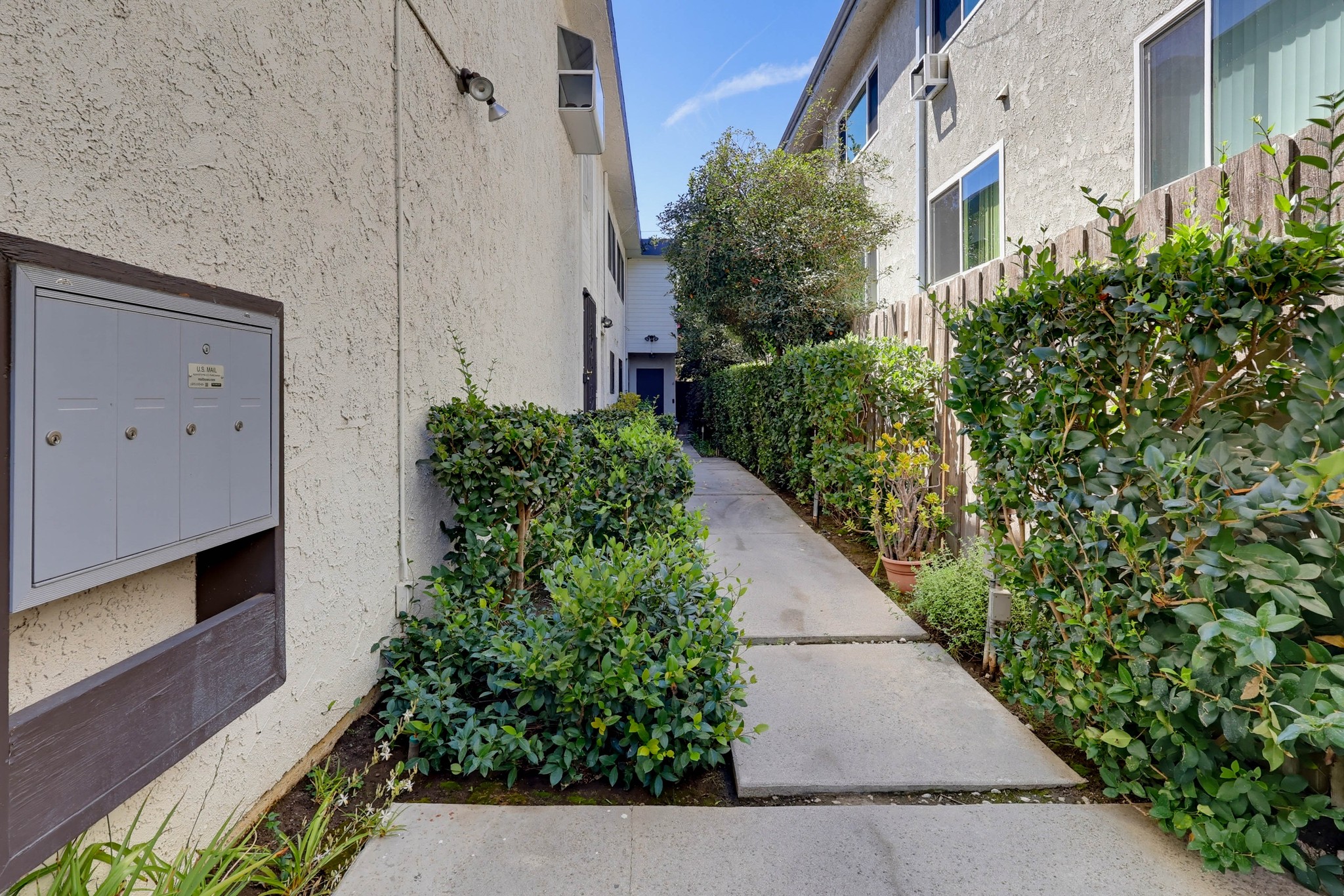 Virtual tour photo 3 of 75 for 12752 Moorpark St