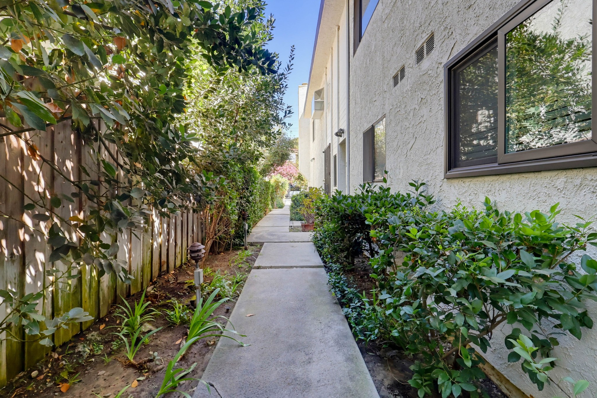 Virtual tour photo 4 of 75 for 12752 Moorpark St