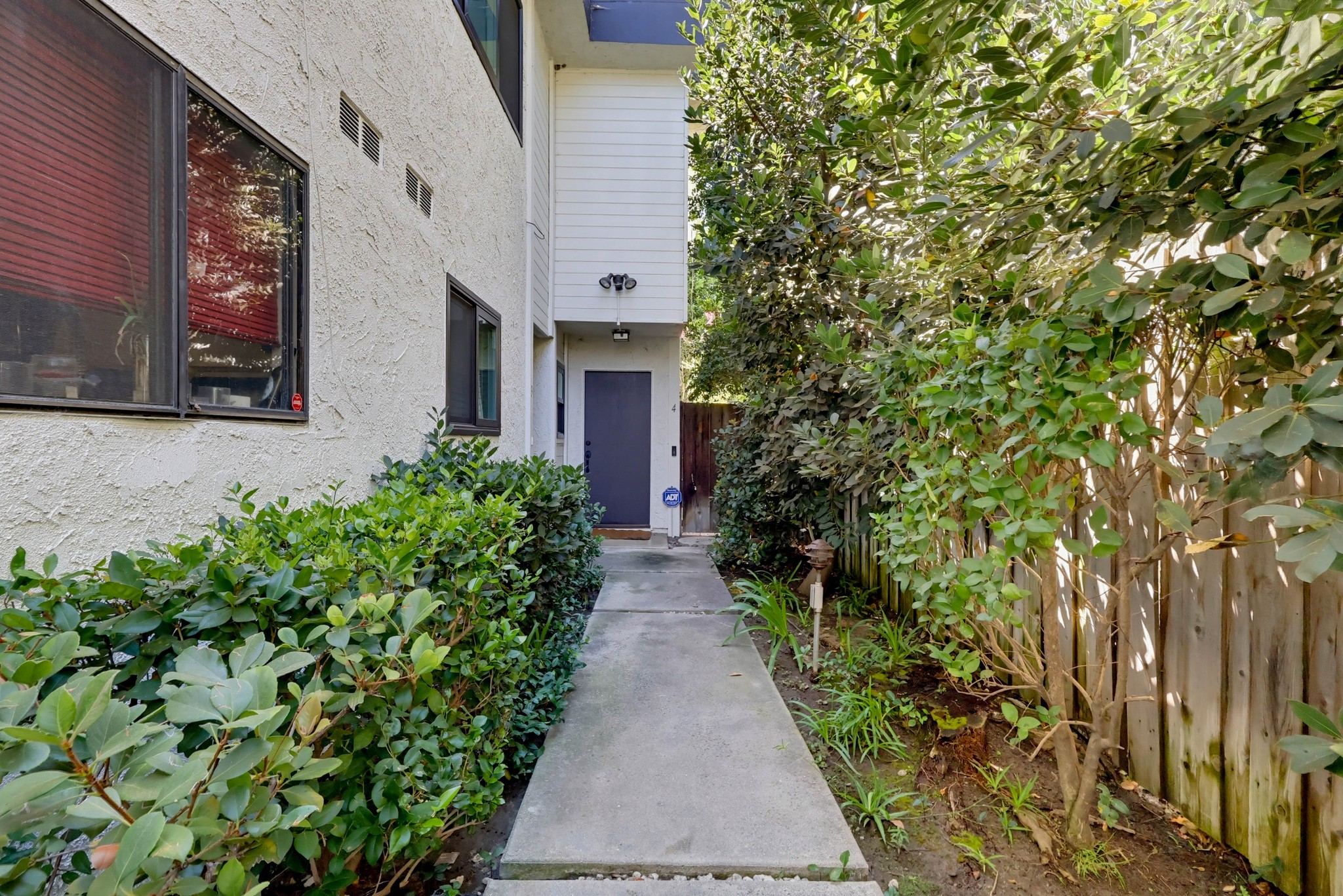 Virtual tour photo 5 of 75 for 12752 Moorpark St