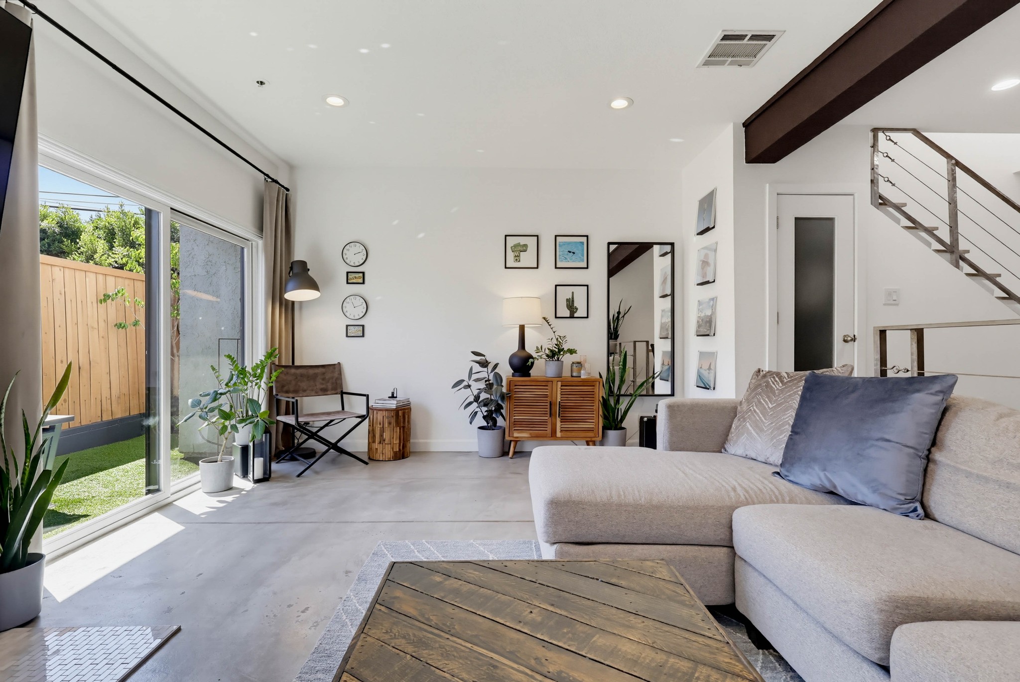 Virtual tour photo 33 of 75 for 12752 Moorpark St
