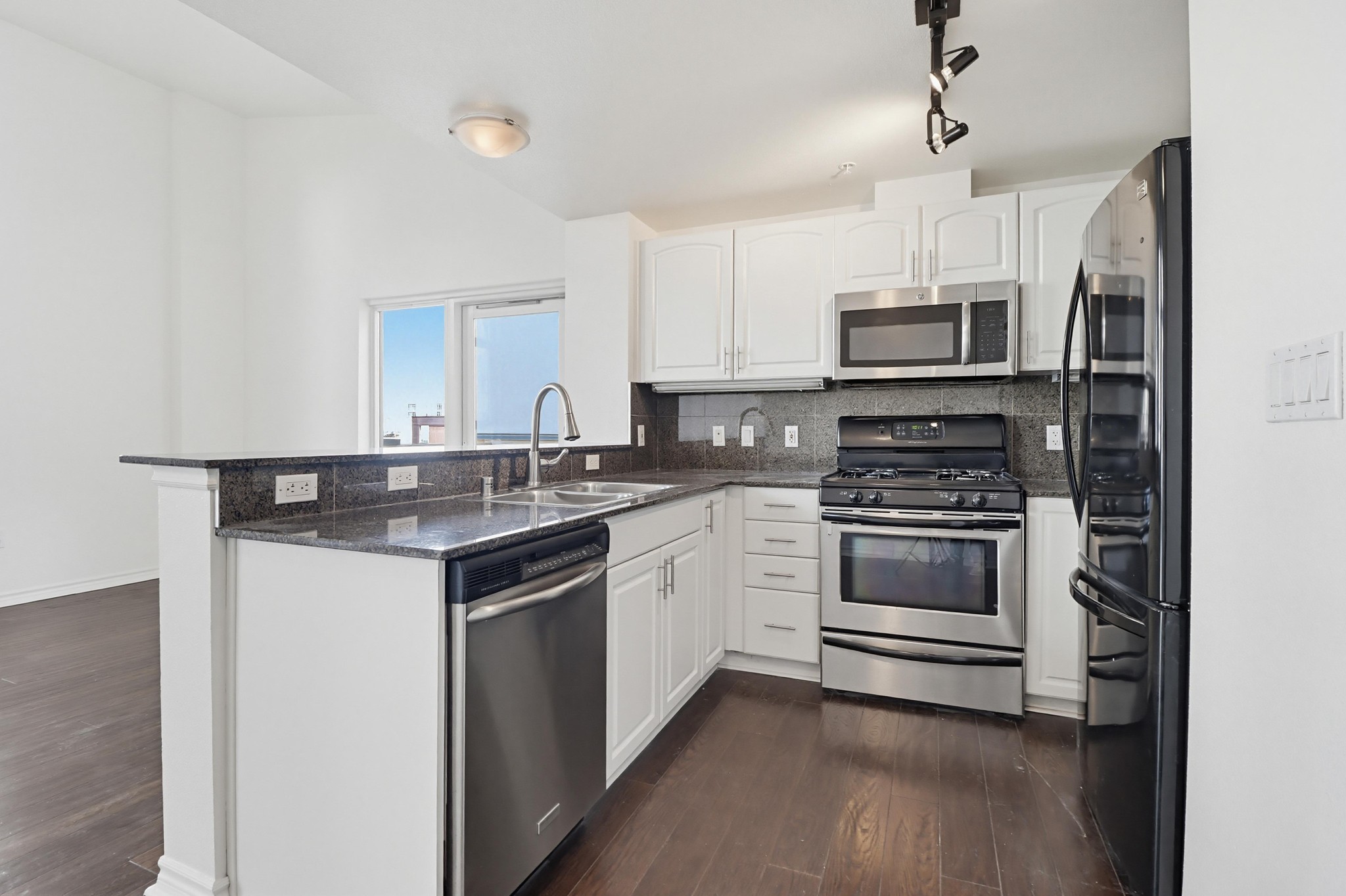 Virtual tour photo 10 of 52 for 1277 Kettner Blvd UNIT 505