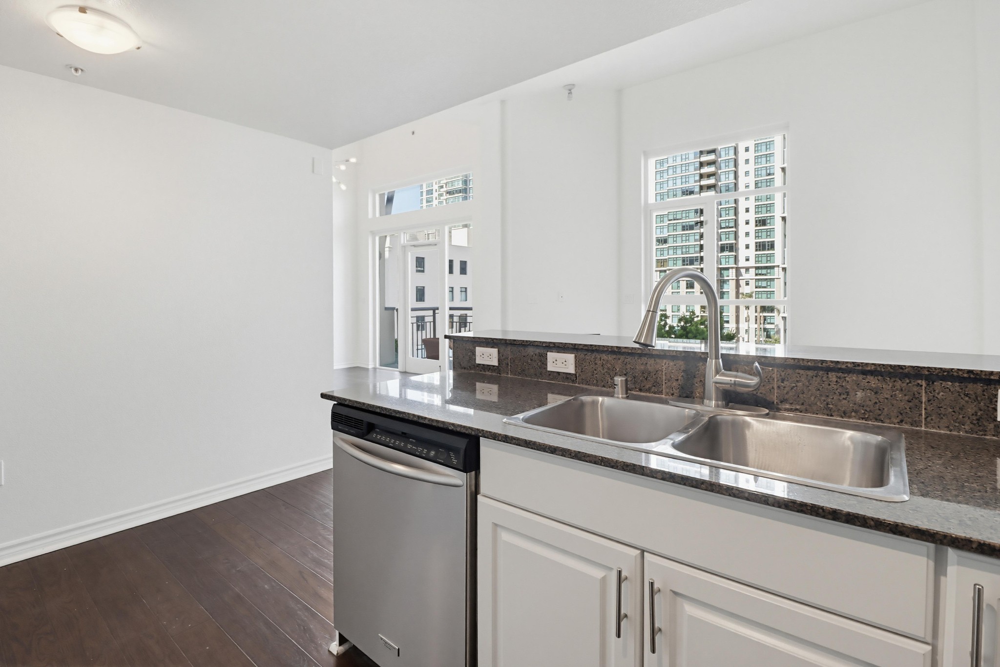 Virtual tour photo 12 of 52 for 1277 Kettner Blvd UNIT 505