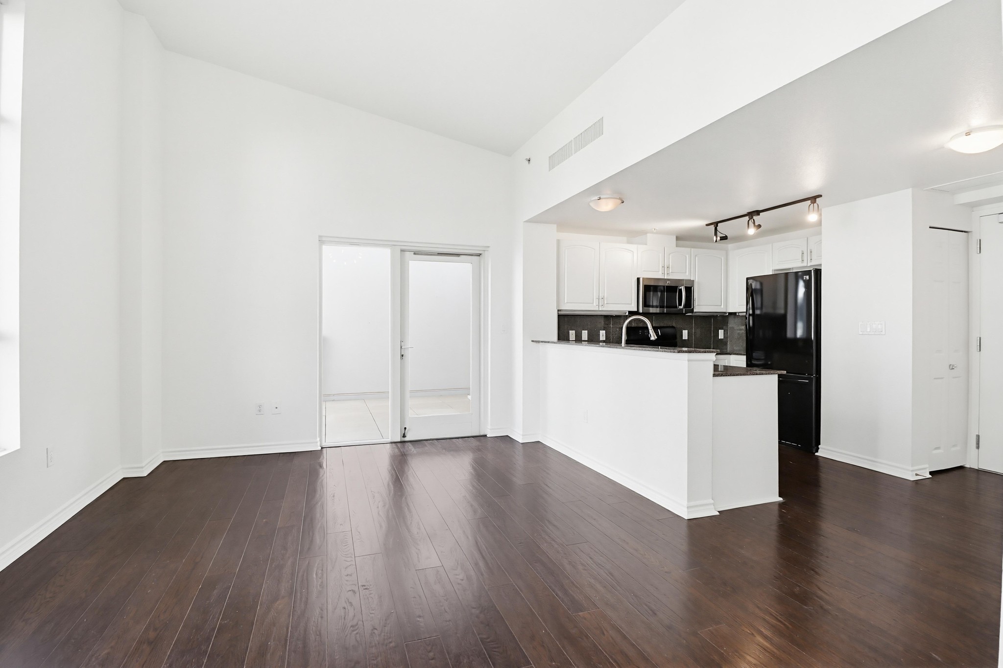 Virtual tour photo 20 of 52 for 1277 Kettner Blvd UNIT 505
