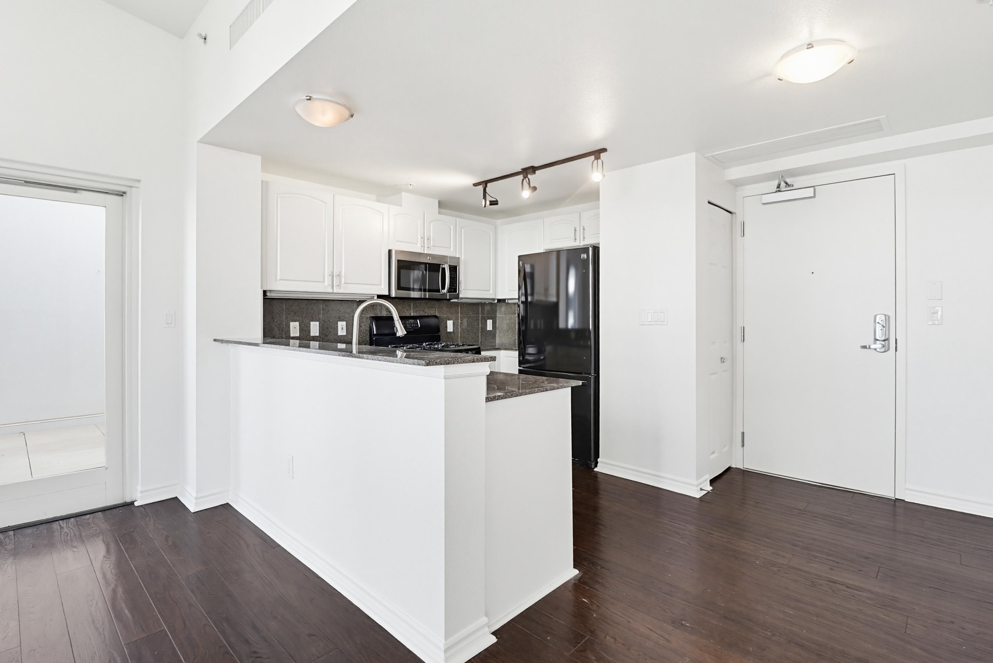 Virtual tour photo 21 of 52 for 1277 Kettner Blvd UNIT 505