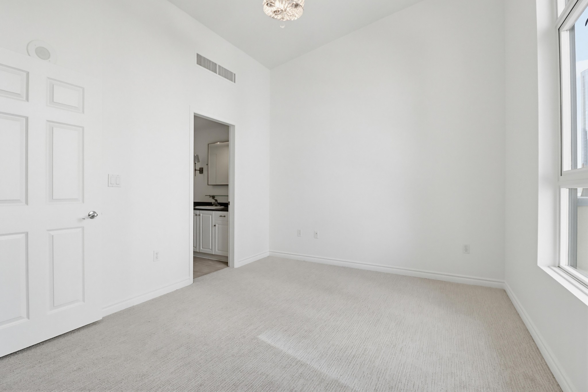 Virtual tour photo 37 of 52 for 1277 Kettner Blvd UNIT 505