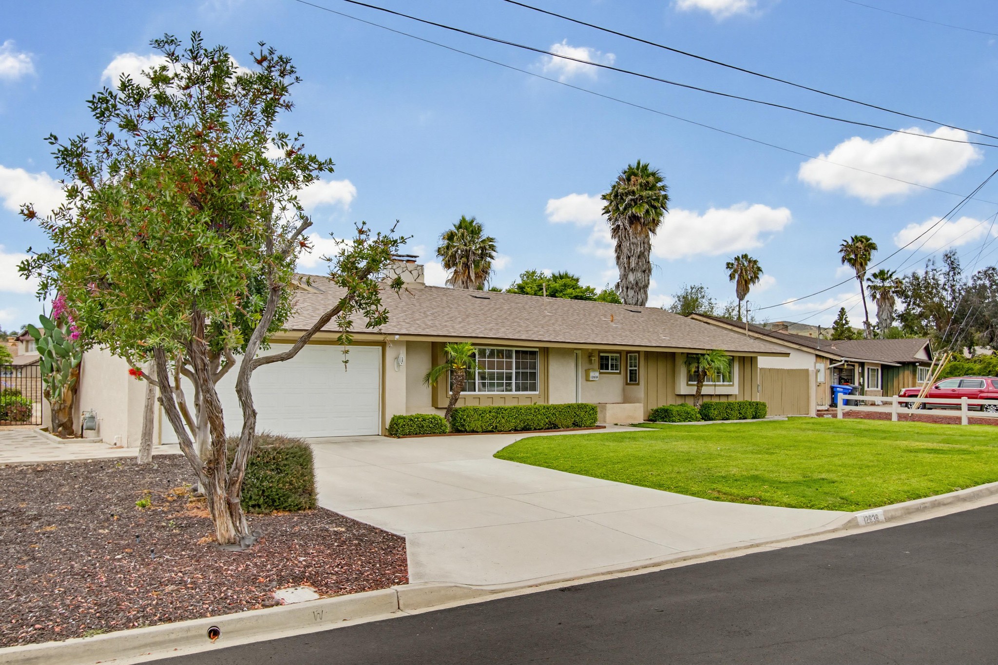 Virtual tour photo 5 of 49 for 12838 Montauk St