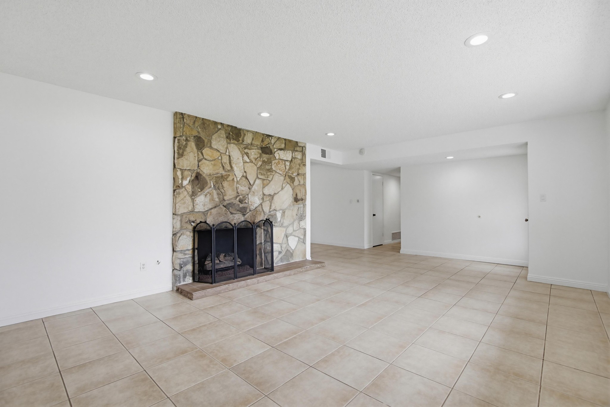 Virtual tour photo 21 of 49 for 12838 Montauk St