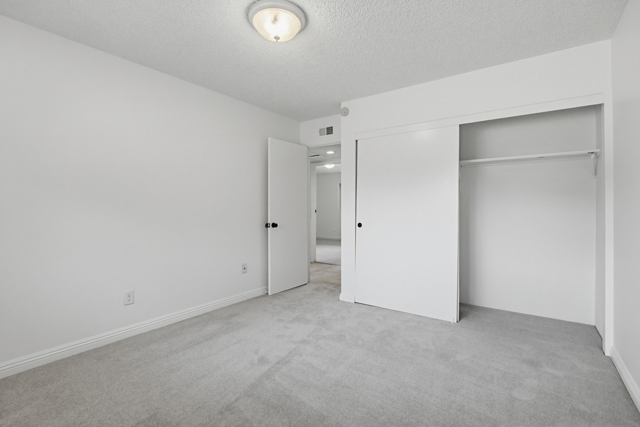 Virtual tour photo 27 of 49 for 12838 Montauk St
